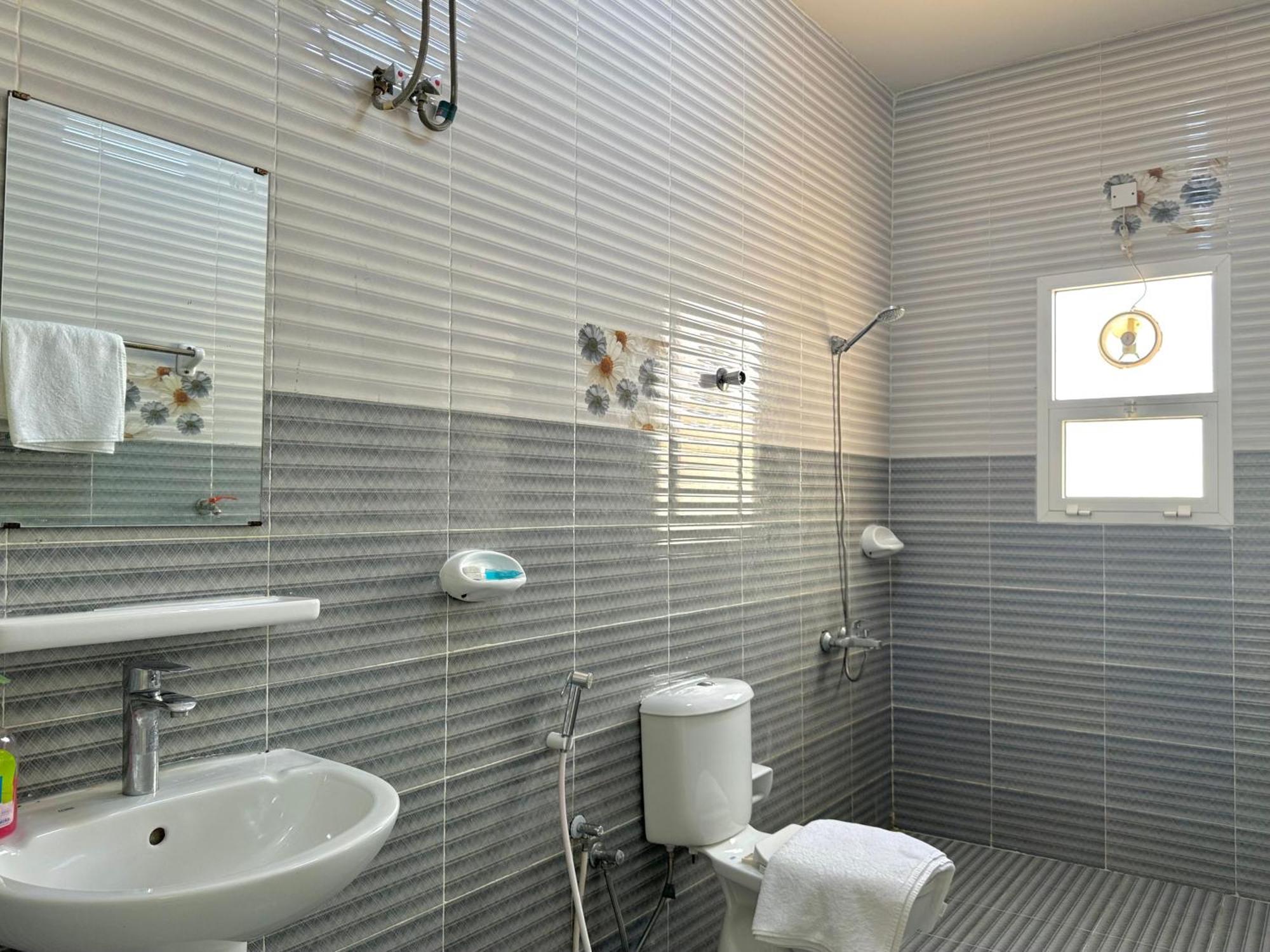Luluat Al Afia Hotel Apartments Сур Екстериор снимка