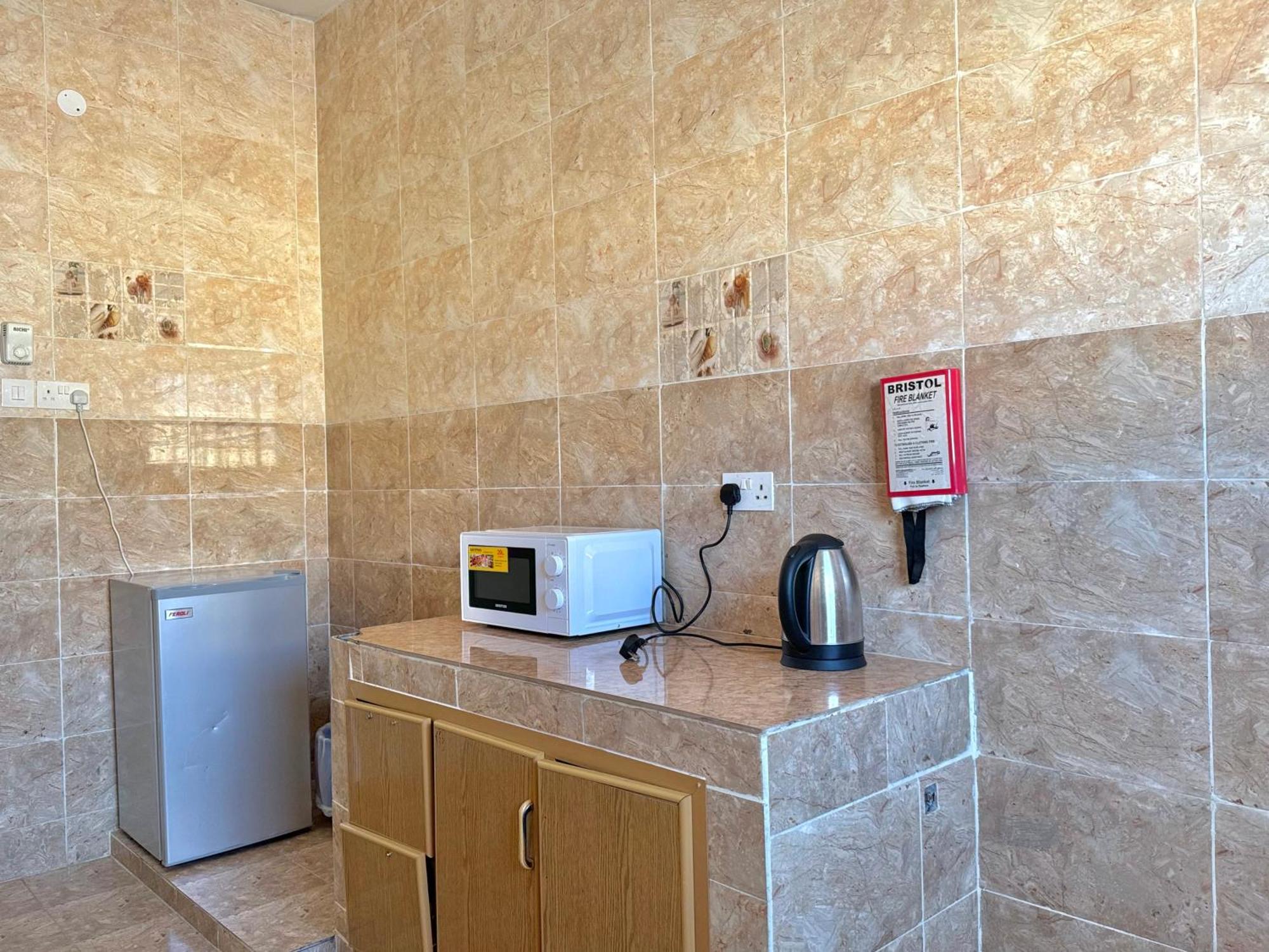 Luluat Al Afia Hotel Apartments Сур Екстериор снимка
